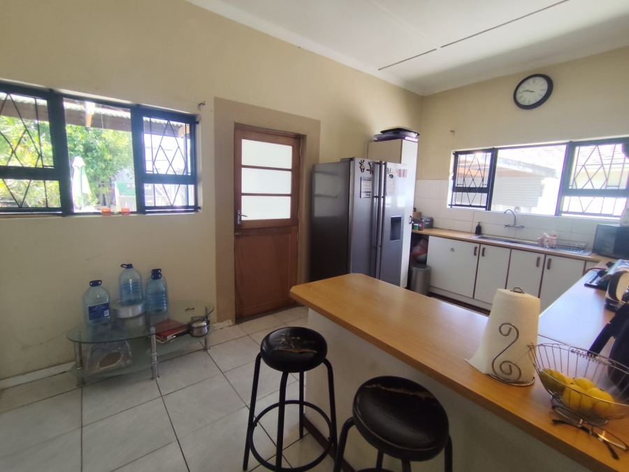 5 Bedroom Property for Sale in Athlone Western Cape